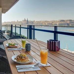 Land's End, Boutique Sliema